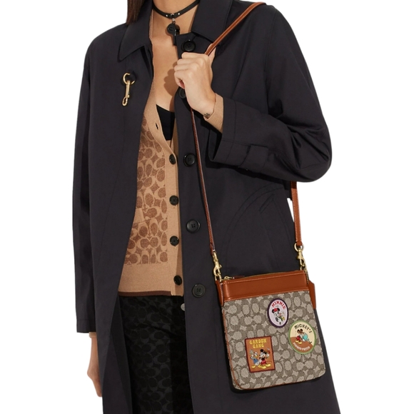 🆕️Disney X Coach LIMITED EDITION Kitt Messenger Crossbody - Picture 2 of 15
